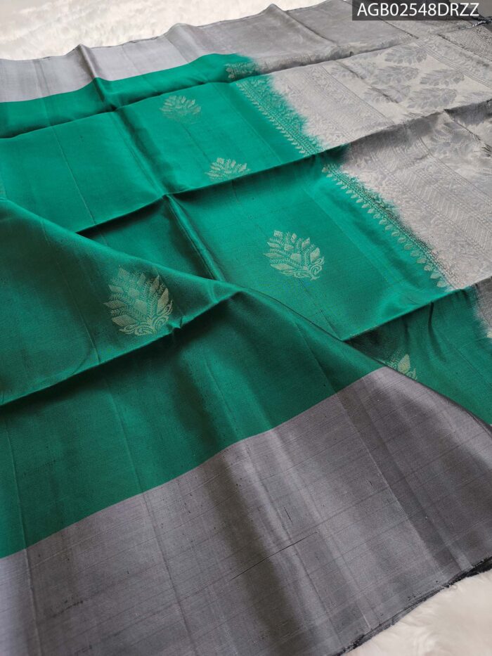 Elegant Green Silk Saree with Silver Border and Intricate Pallu - Image 2