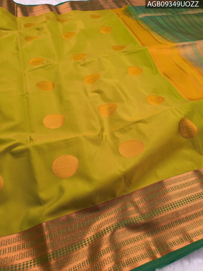 Elegant Green Soft Silk Saree with Rich Zari Border and Pallu - Image 2
