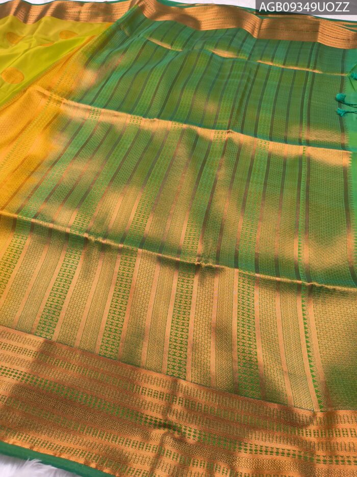 Elegant Green Soft Silk Saree with Rich Zari Border and Pallu - Image 3