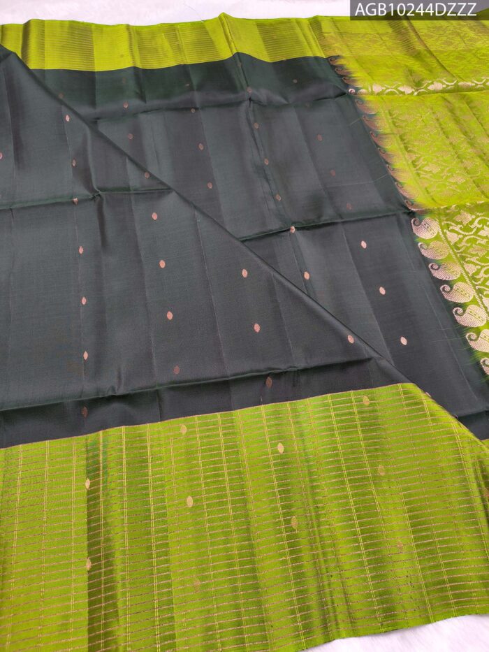 Elegant Black and Green Silk Saree with Rich Zari Border and Pallu - Image 2