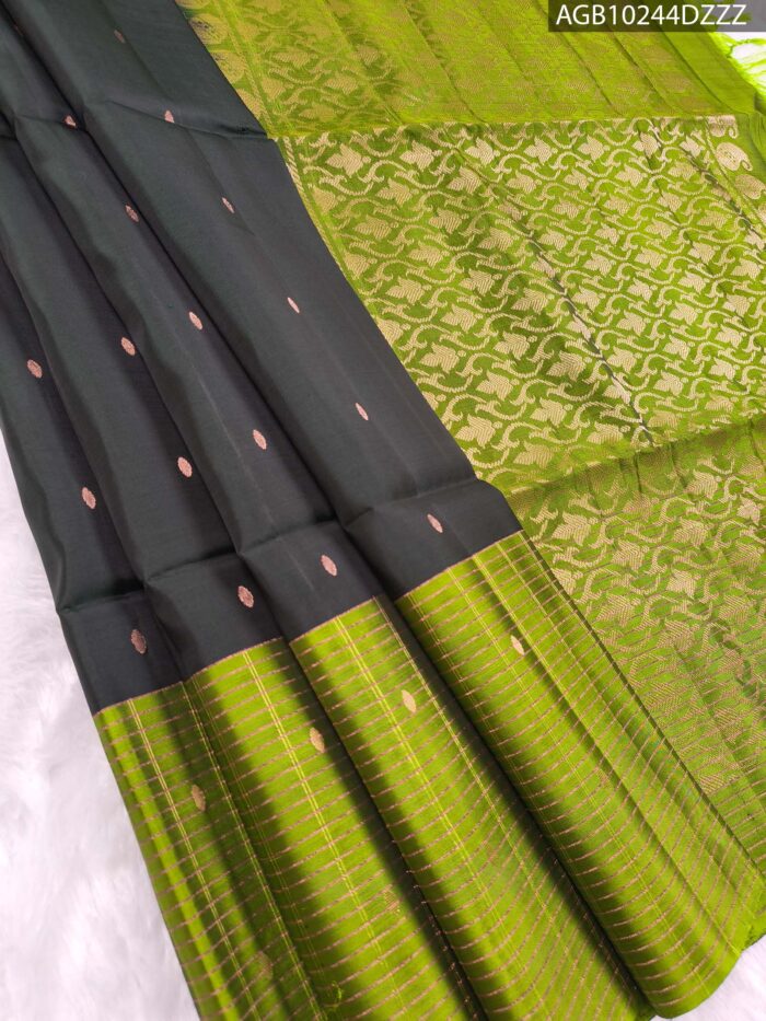 Elegant Black and Green Silk Saree with Rich Zari Border and Pallu - Image 1