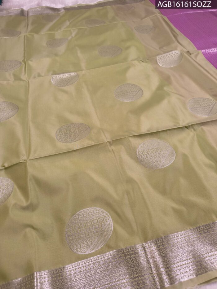 Elegant Green Soft Silk Saree with Rich Silver Border and Contrasting Pink Pallu - Image 2