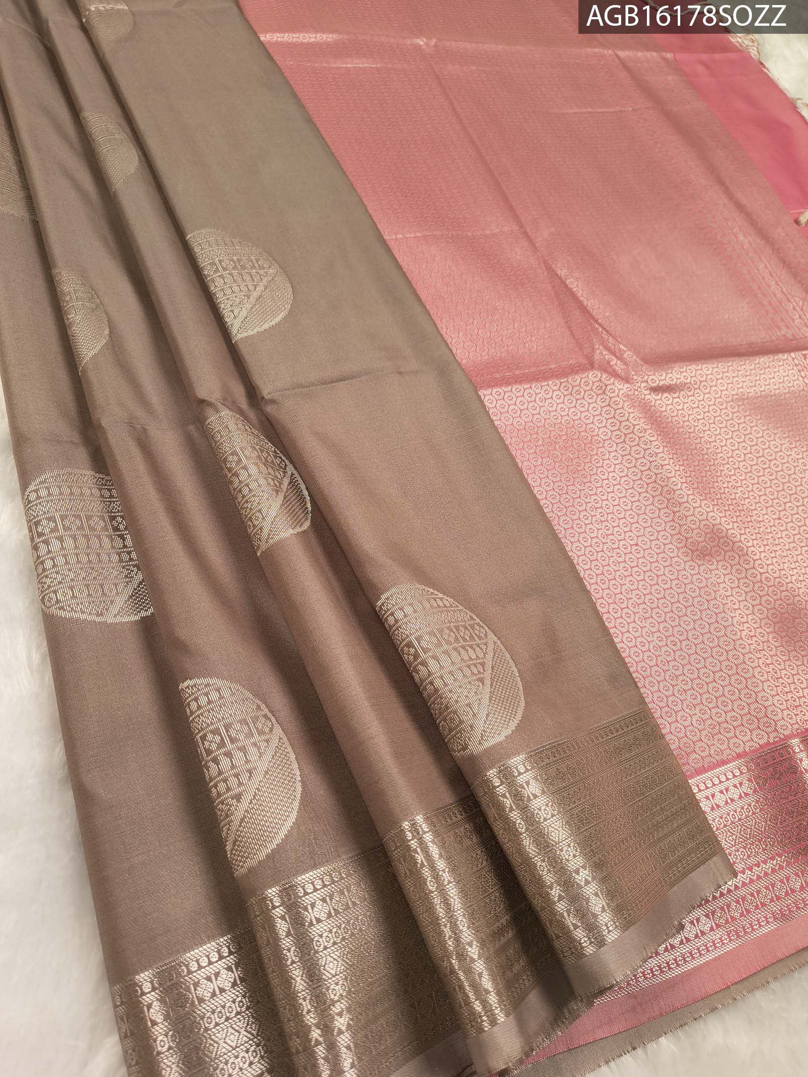 AGB16178_MAIN #SOZZ Elegant Brown and Pink Soft Silk Saree with Rich Pallu - Image 1